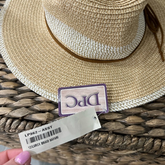 Stylish Tan and White Straw Beach/Pool Hat - Picture 4 of 6